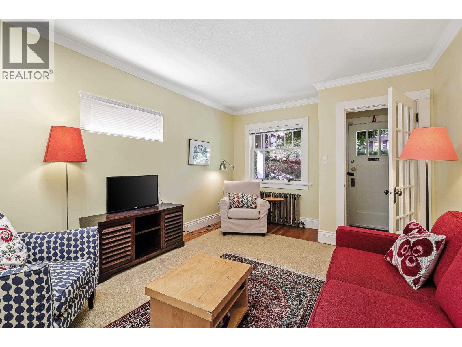 2274 E 7TH AVENUE, Vancouver