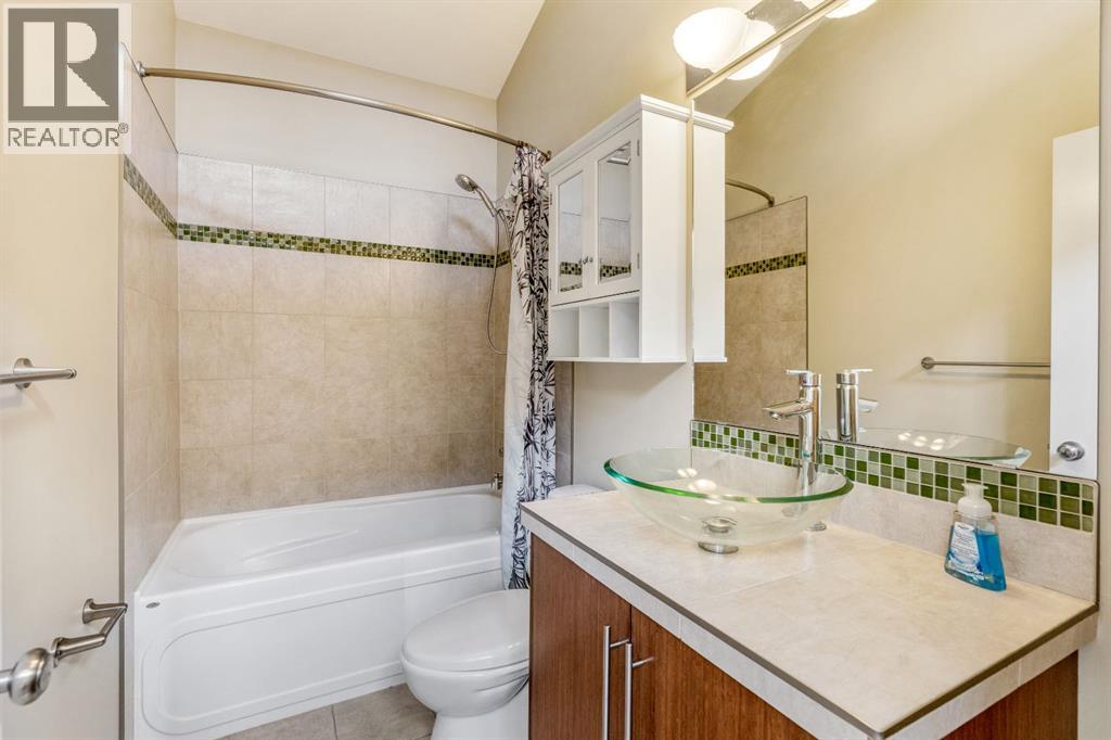 Single Family House 4 Level for Sale in  Sunridge Crescent W Sunridge Lethbridge 