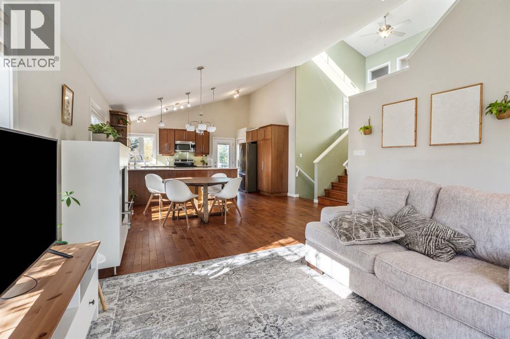Single Family House 4 Level for Sale in  Sunridge Crescent W Sunridge Lethbridge 