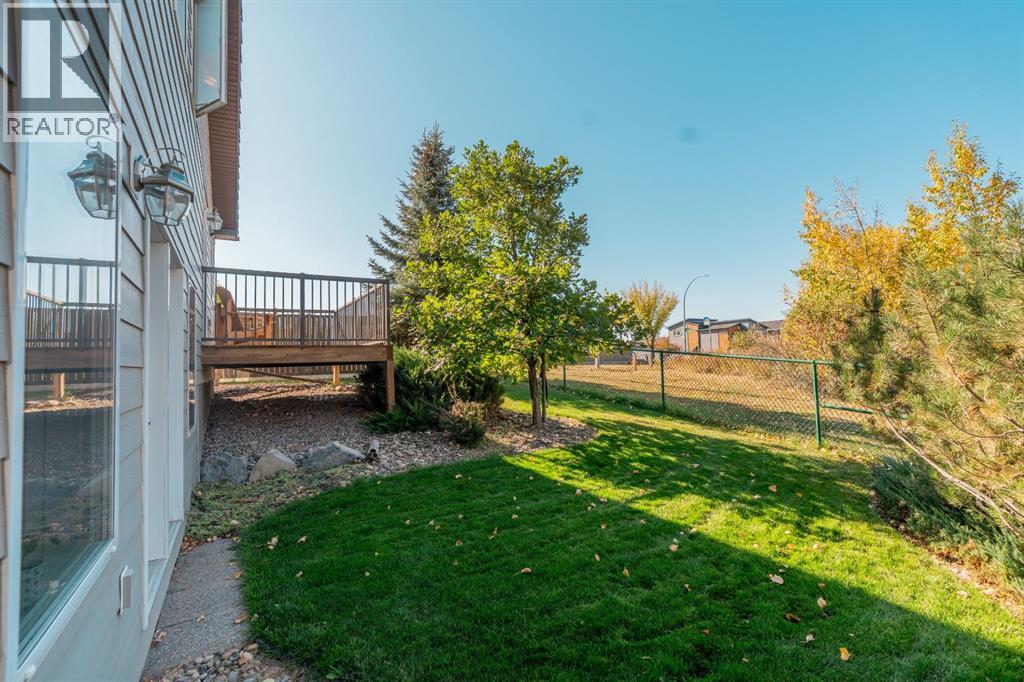 Single Family House 4 Level for Sale in  Sunridge Crescent W Sunridge Lethbridge 