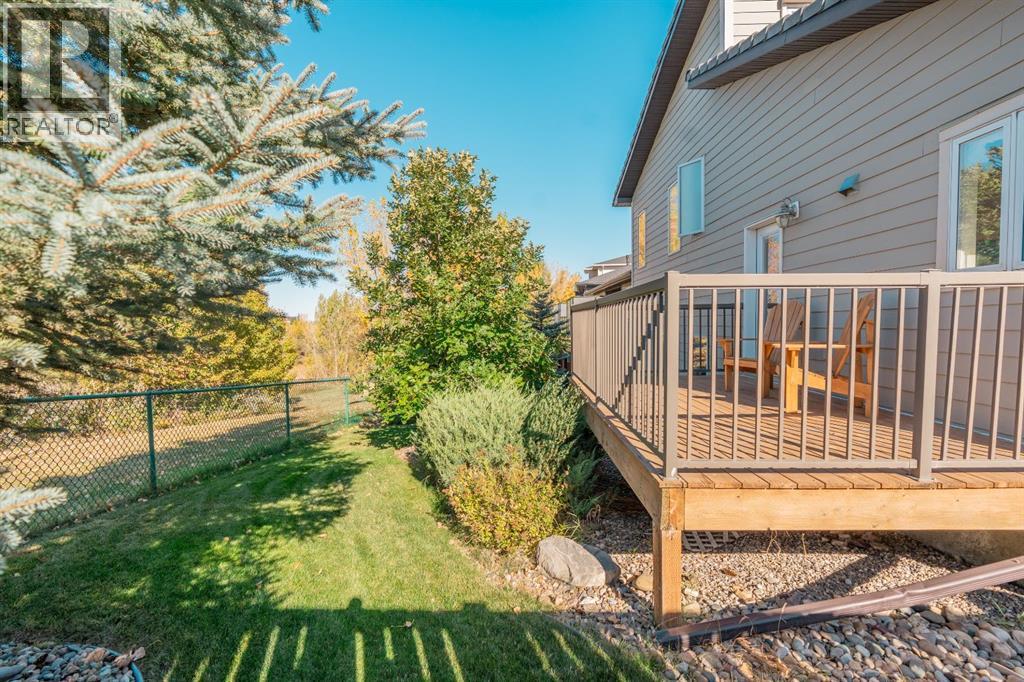 Single Family House 4 Level for Sale in  Sunridge Crescent W Sunridge Lethbridge 
