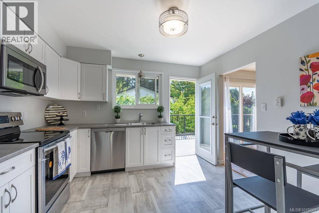  6743 Wendonna Place, Central Saanich