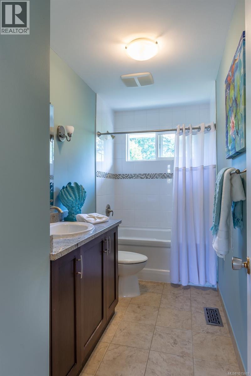  6743 Wendonna Place, Central Saanich
