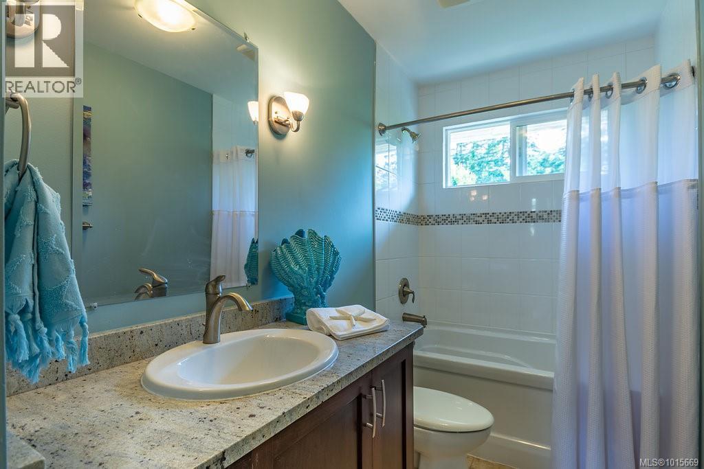  6743 Wendonna Place, Central Saanich
