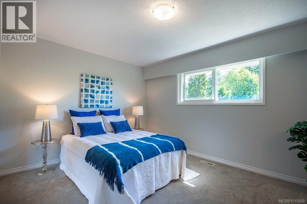  6743 Wendonna Place, Central Saanich