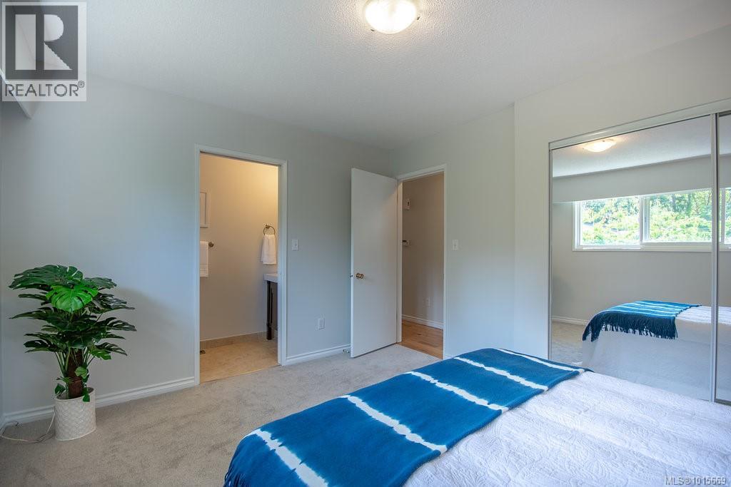  6743 Wendonna Place, Central Saanich