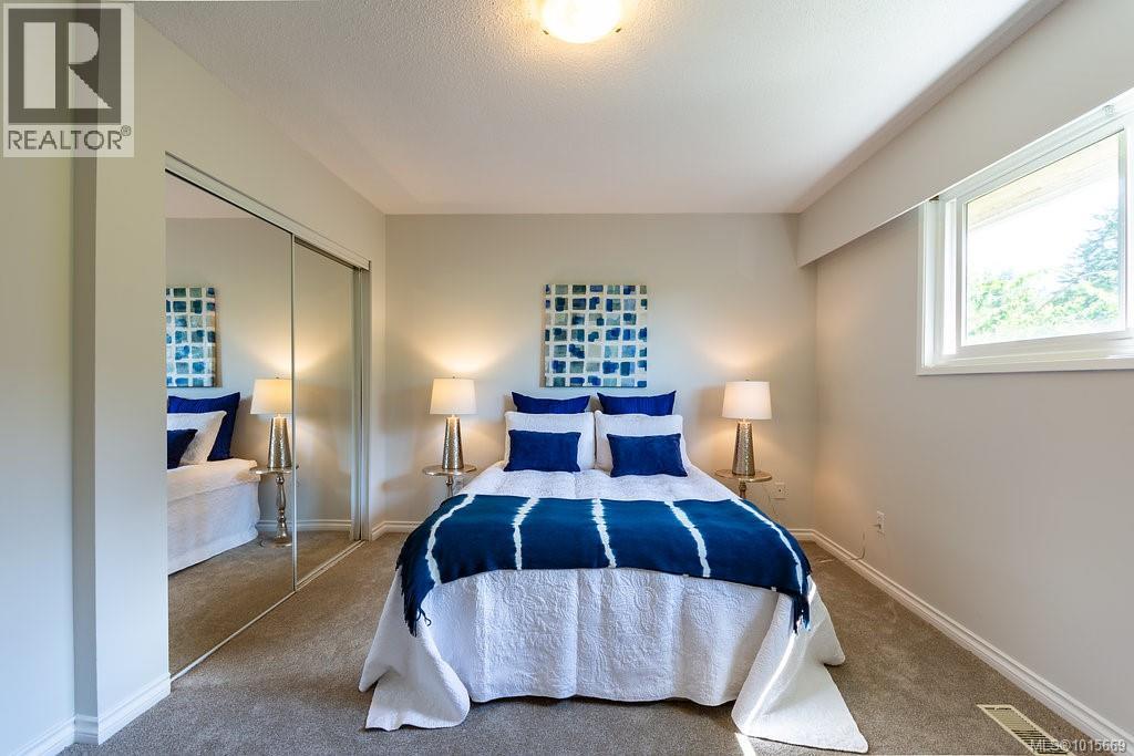  6743 Wendonna Place, Central Saanich