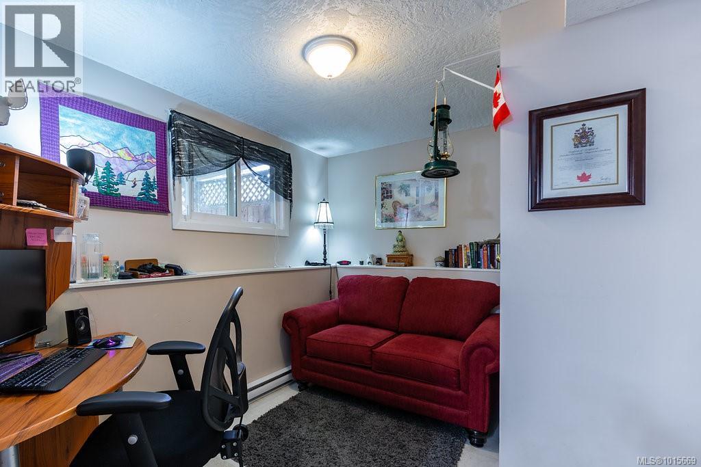  6743 Wendonna Place, Central Saanich