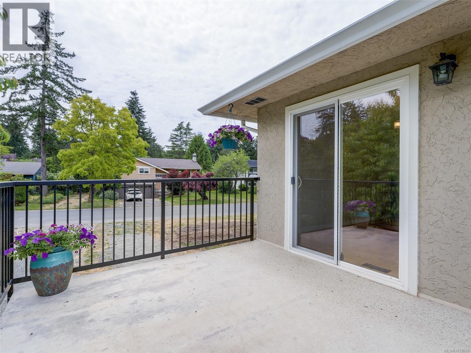 6743 Wendonna Place, Central Saanich