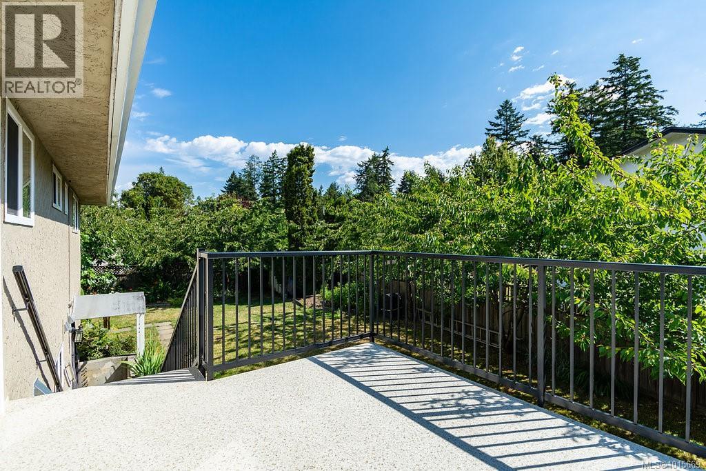  6743 Wendonna Place, Central Saanich