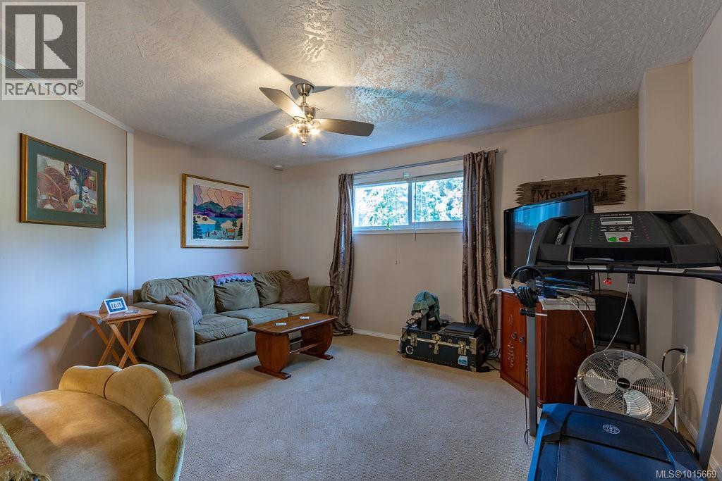  6743 Wendonna Place, Central Saanich