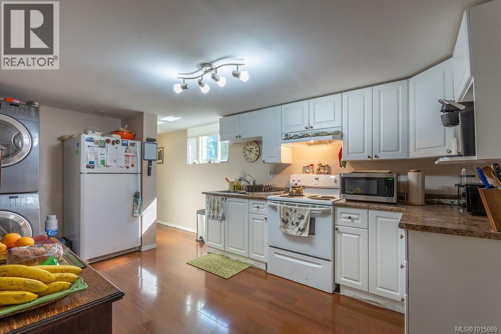  6743 Wendonna Place, Central Saanich