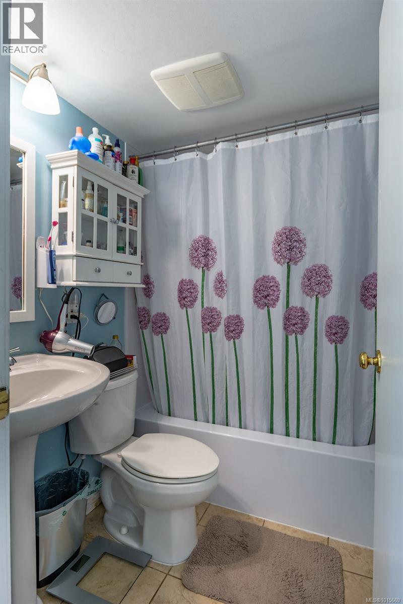  6743 Wendonna Place, Central Saanich