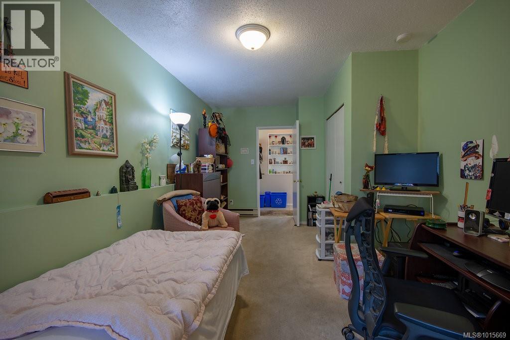  6743 Wendonna Place, Central Saanich