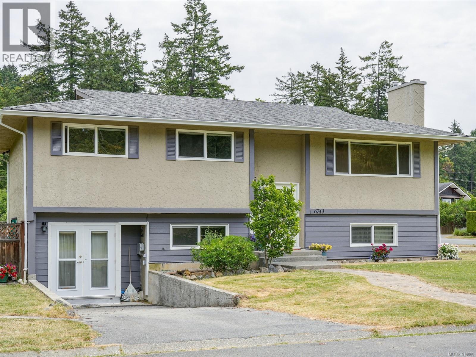  6743 Wendonna Place, Central Saanich