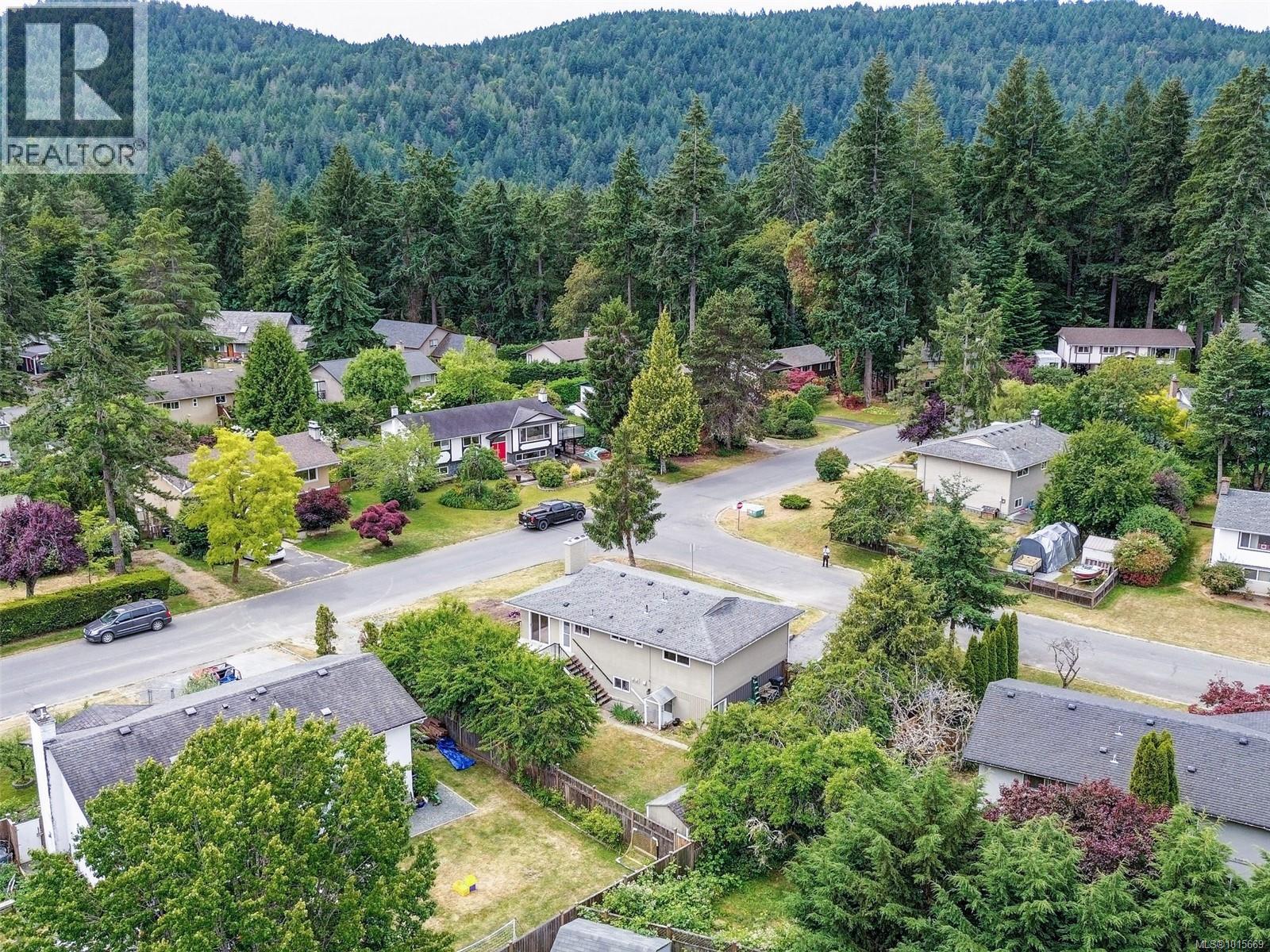  6743 Wendonna Place, Central Saanich