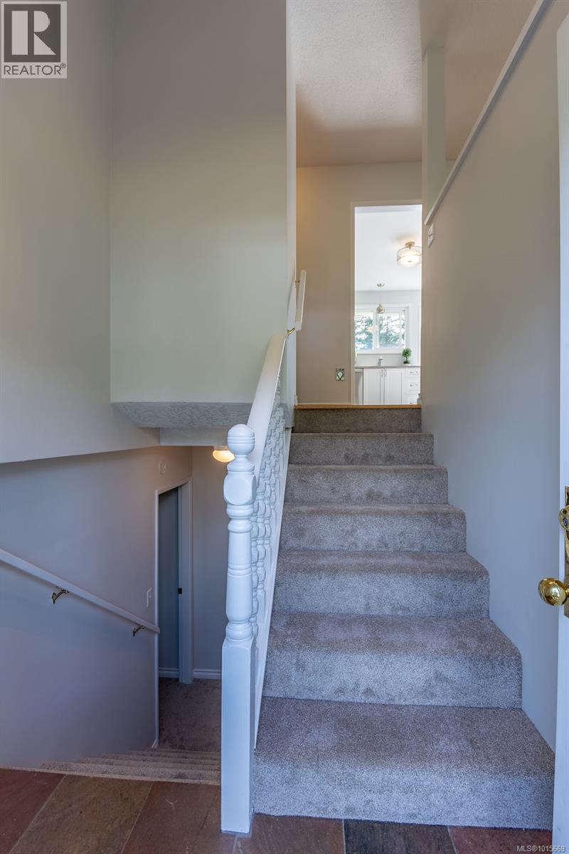  6743 Wendonna Place, Central Saanich