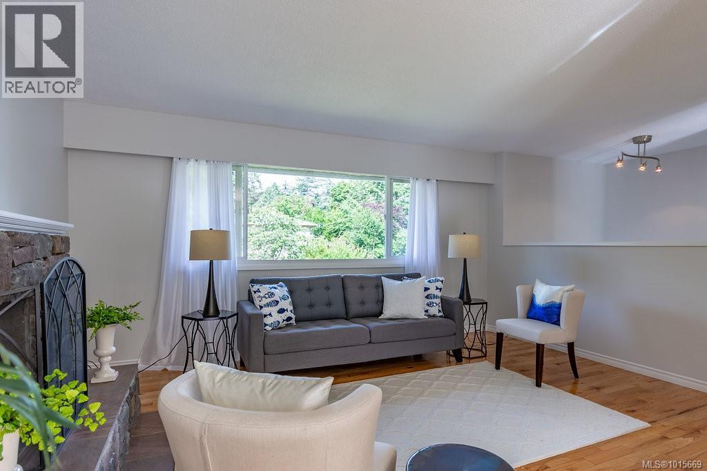  6743 Wendonna Place, Central Saanich