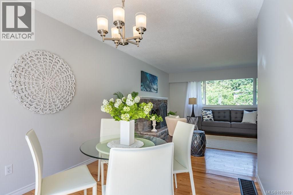  6743 Wendonna Place, Central Saanich