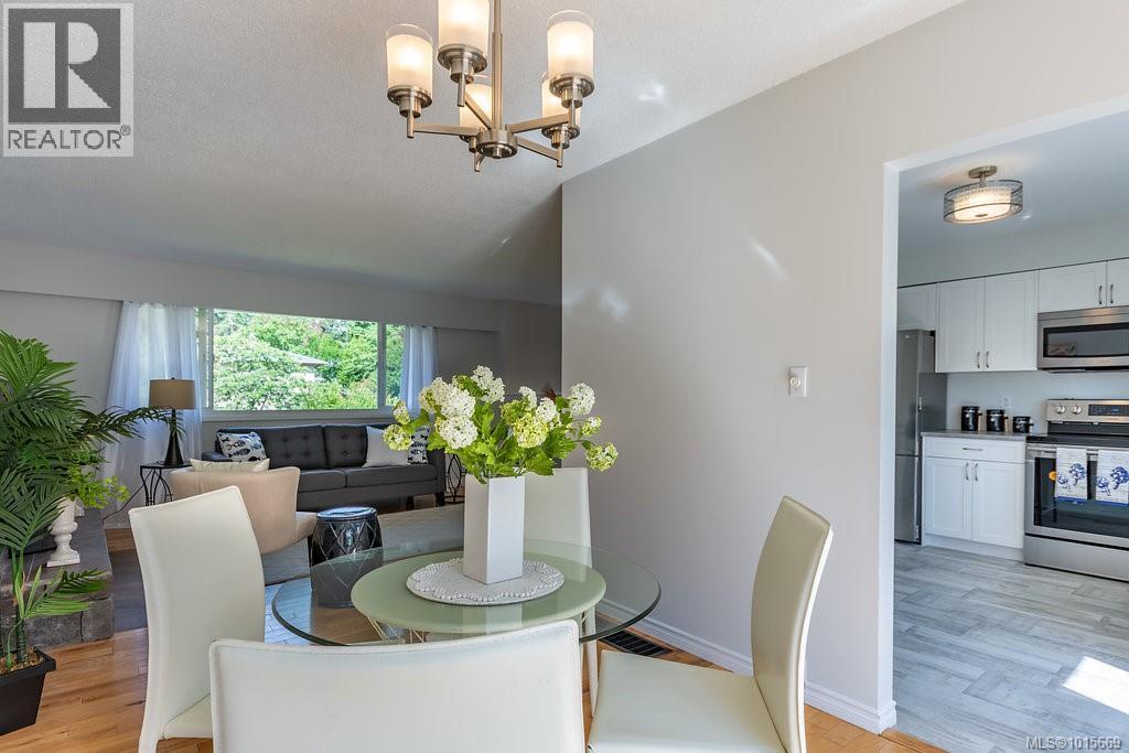  6743 Wendonna Place, Central Saanich