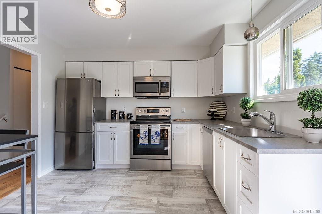  6743 Wendonna Place, Central Saanich