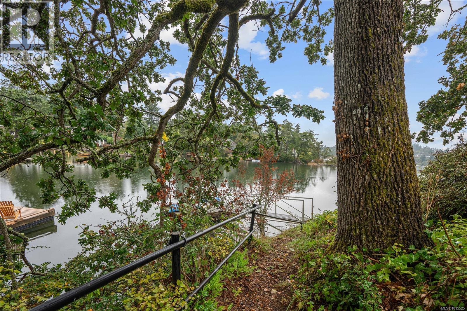  2868 Glenwood Avenue, Saanich