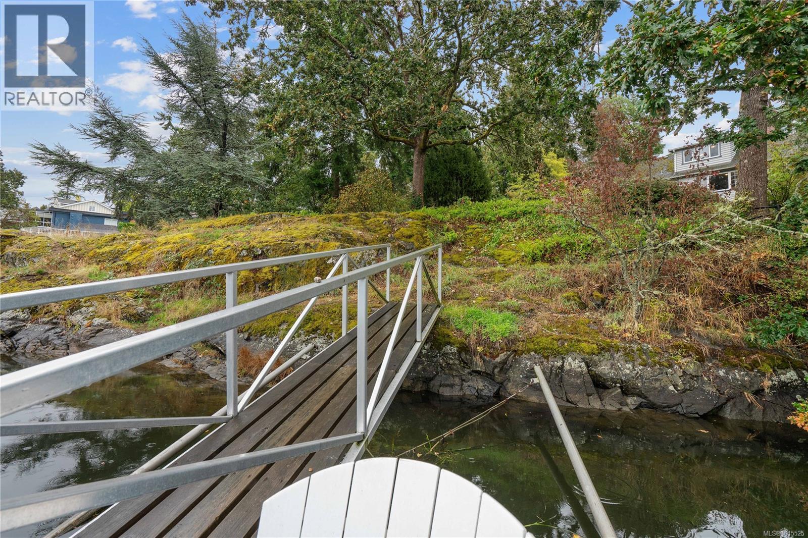  2868 Glenwood Avenue, Saanich