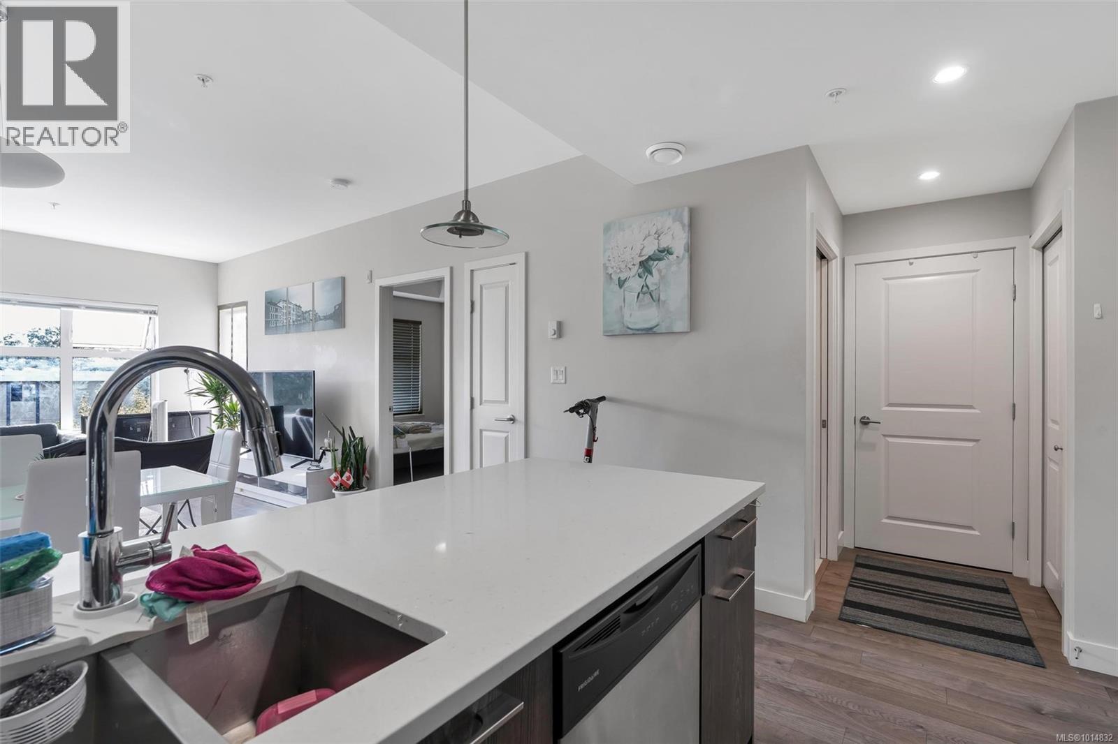 310 1000 Inverness Road, Saanich