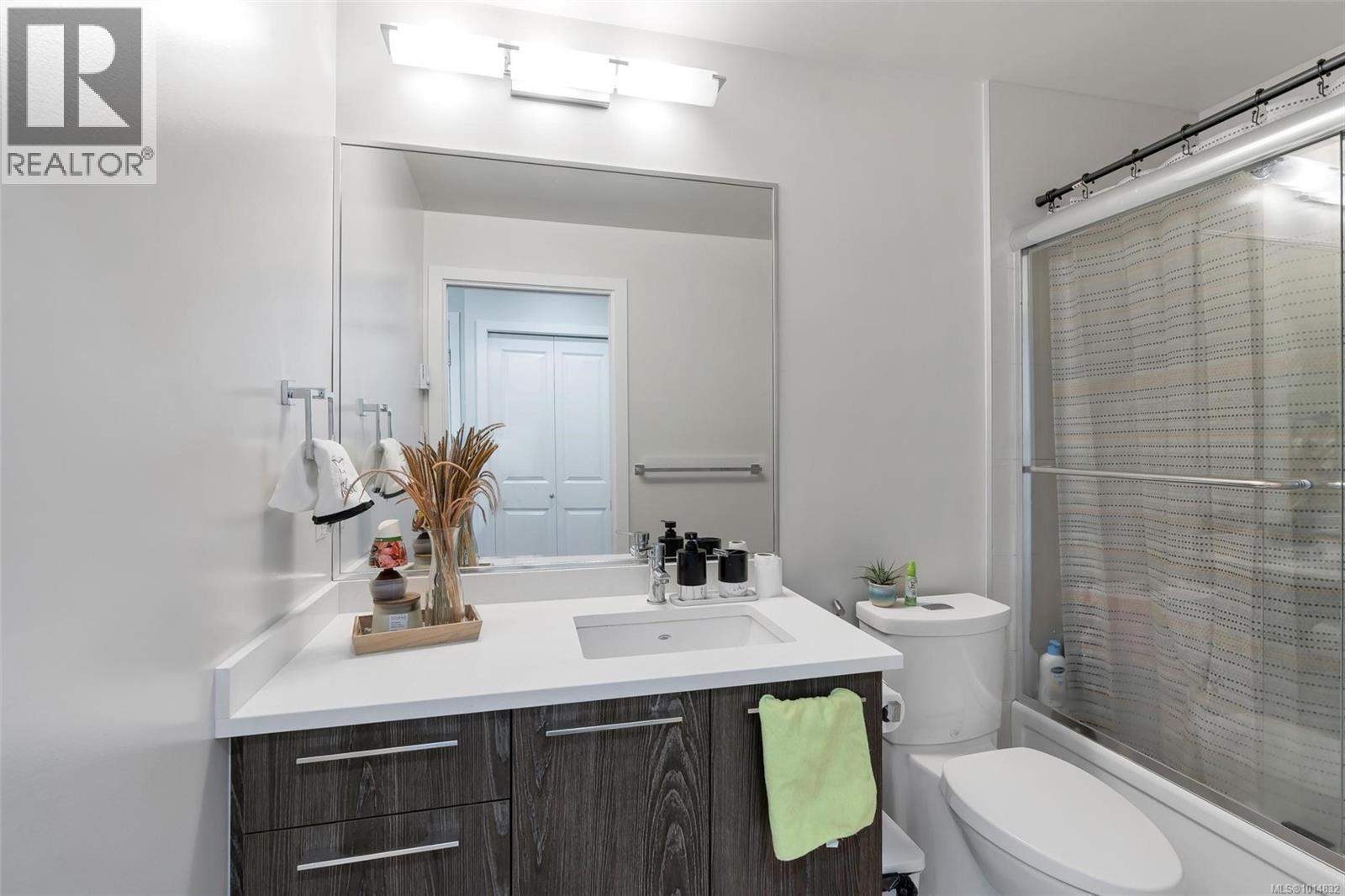 310 1000 Inverness Road, Saanich