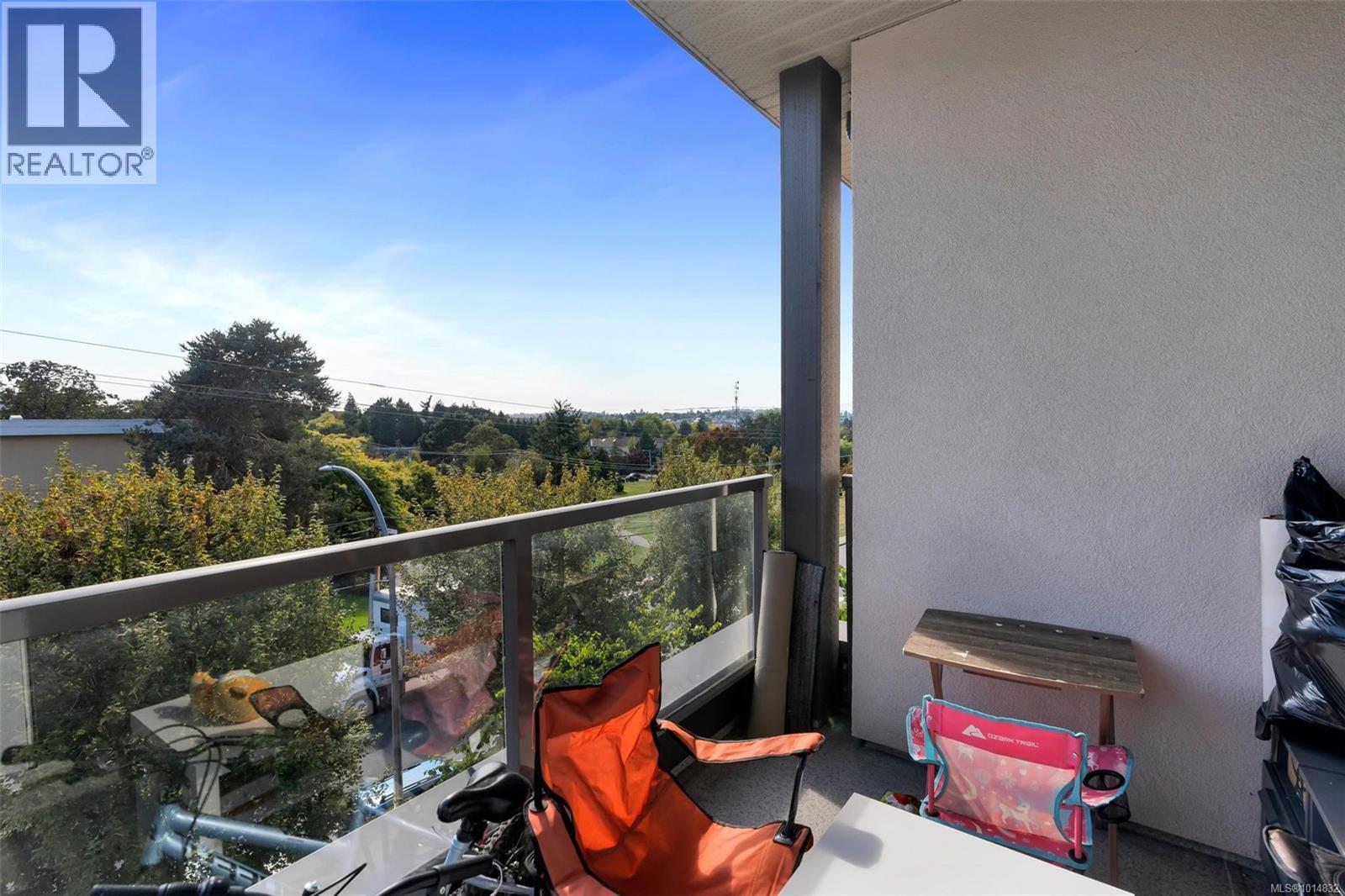 310 1000 Inverness Road, Saanich