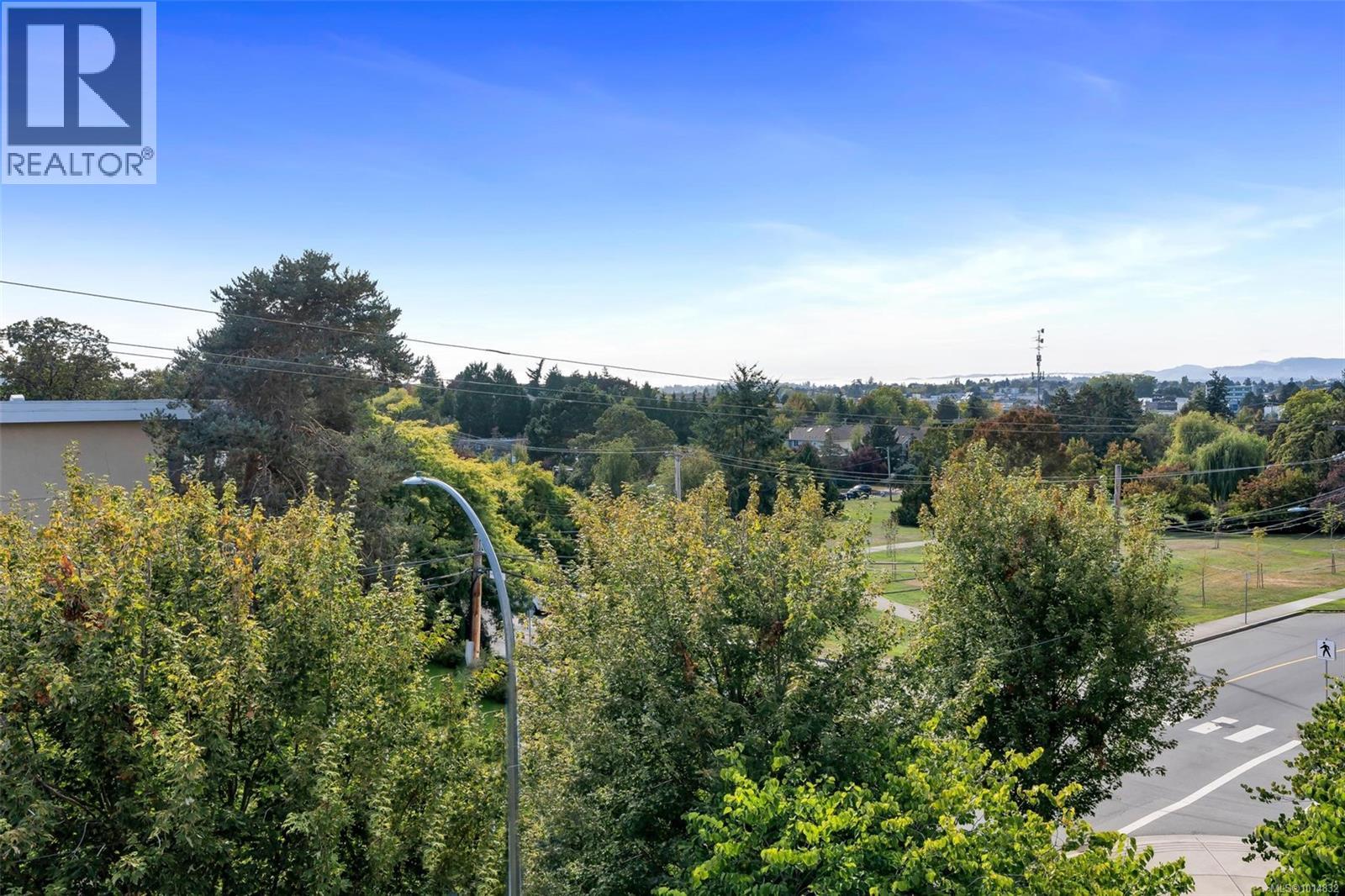 310 1000 Inverness Road, Saanich