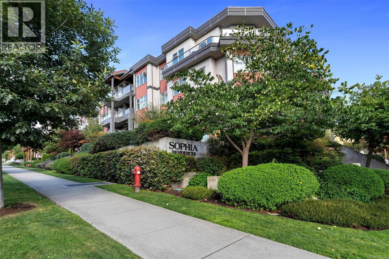 310 1000 Inverness Road, Saanich