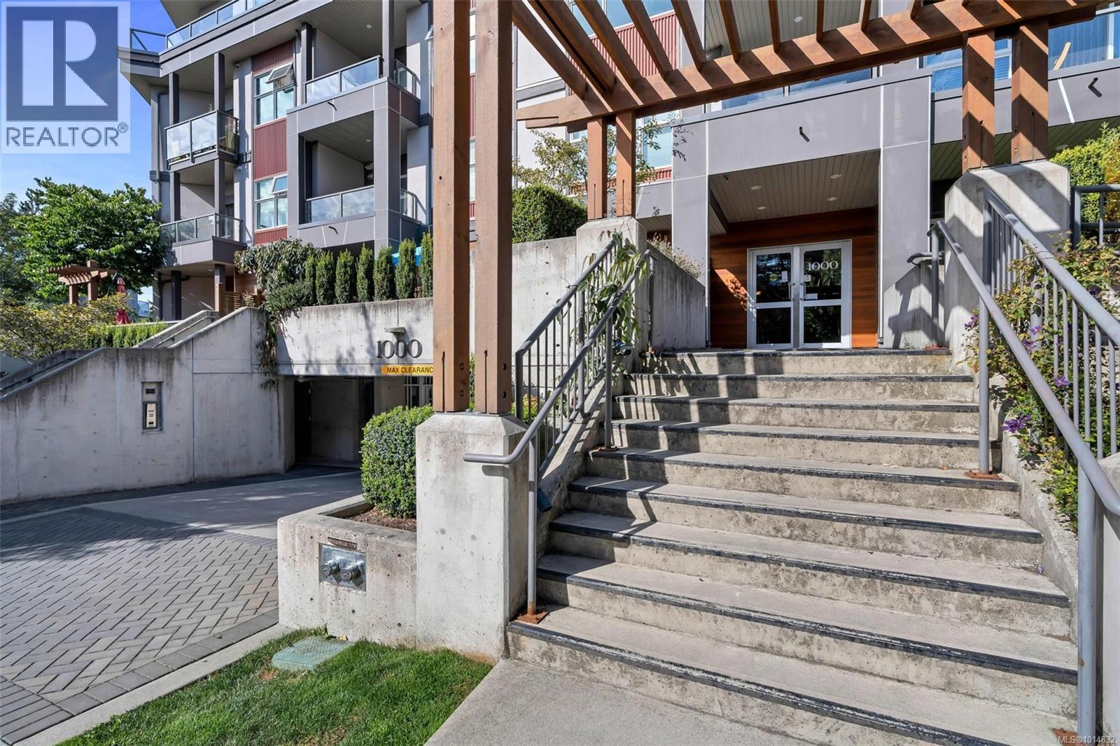 310 1000 Inverness Road, Saanich