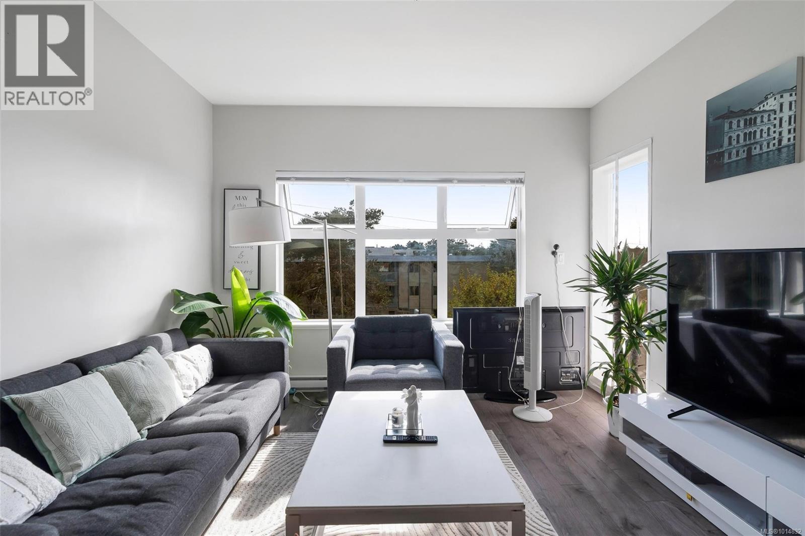 310 1000 Inverness Road, Saanich