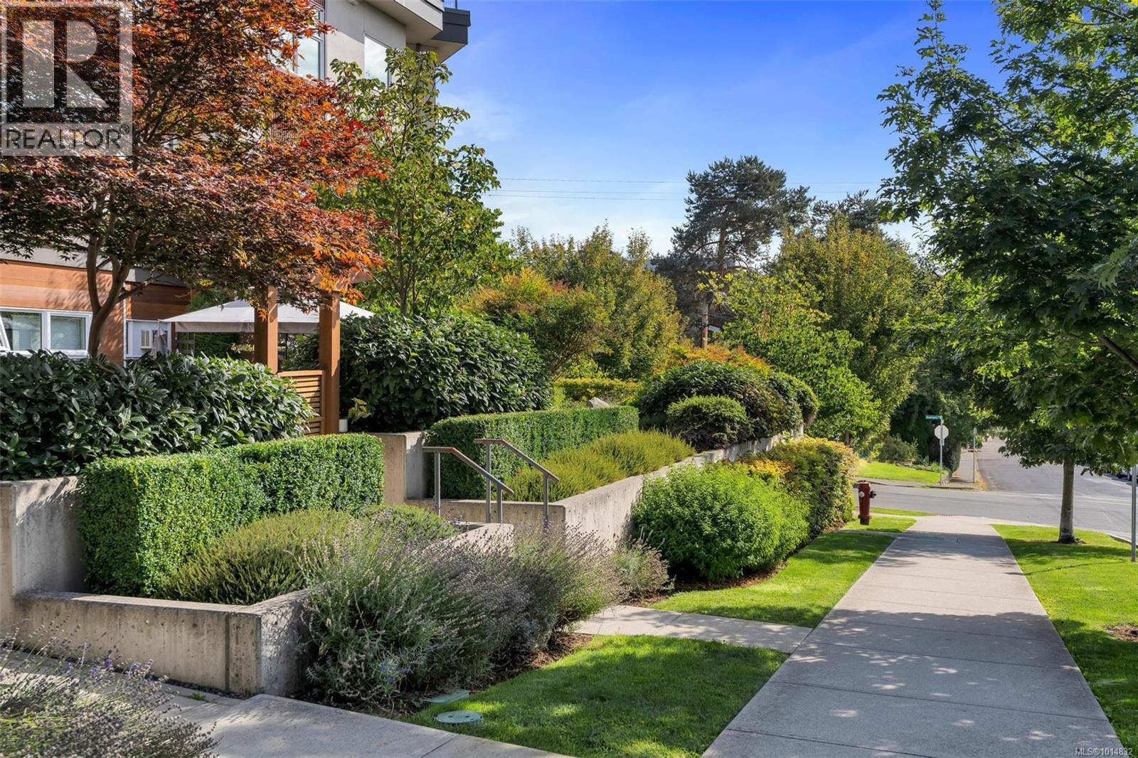 310 1000 Inverness Road, Saanich
