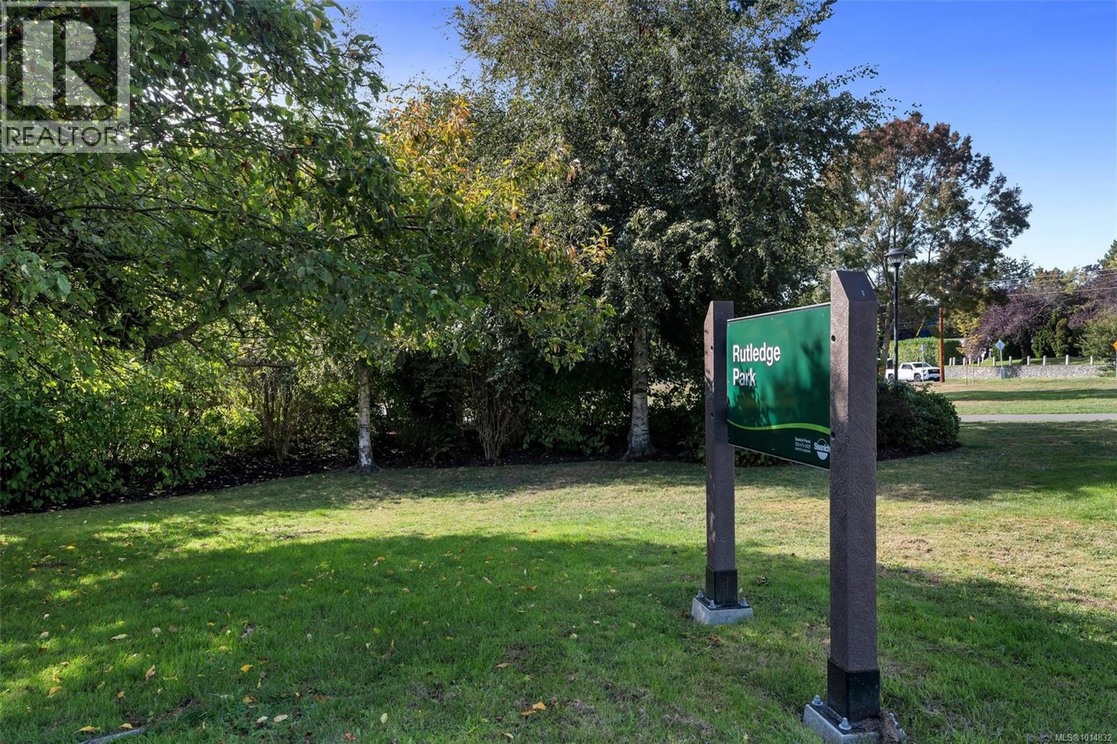 310 1000 Inverness Road, Saanich