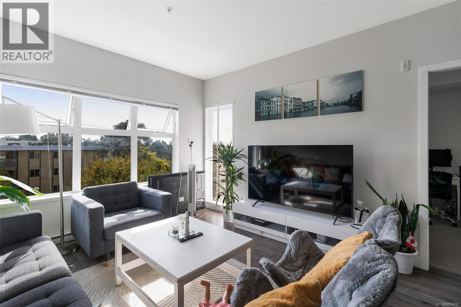 310 1000 Inverness Road, Saanich