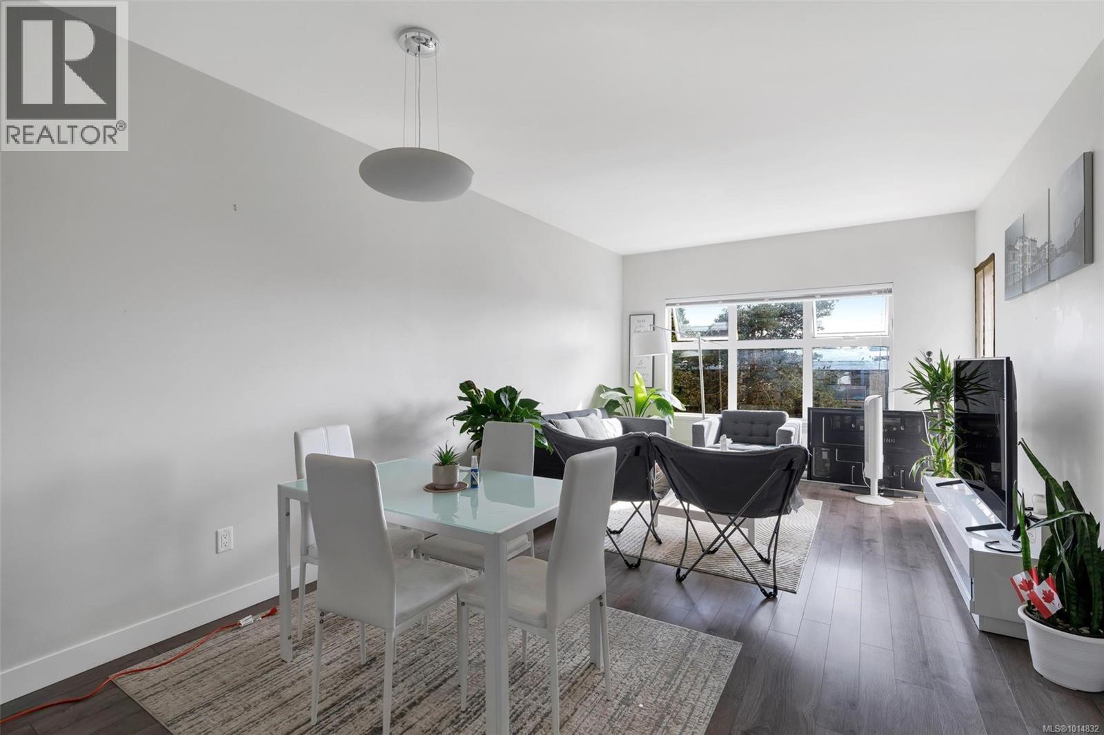 310 1000 Inverness Road, Saanich