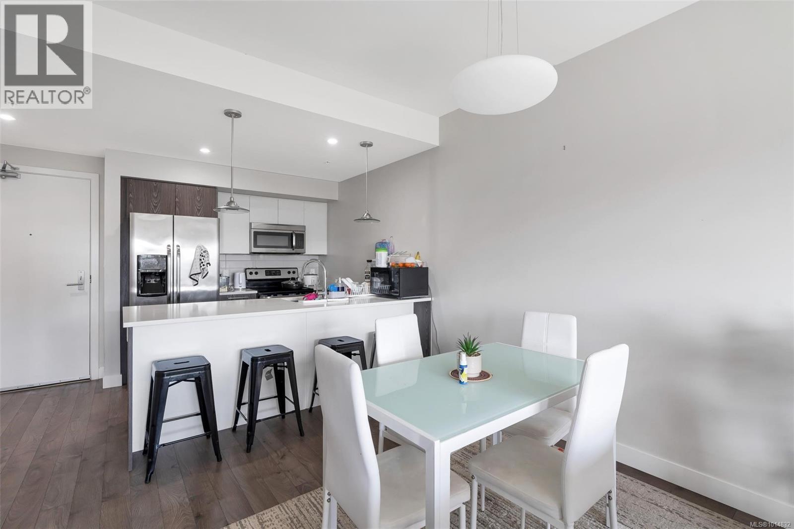 310 1000 Inverness Road, Saanich