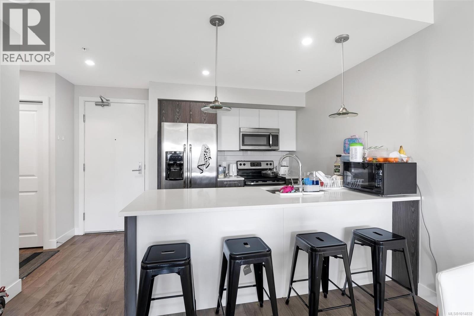 310 1000 Inverness Road, Saanich