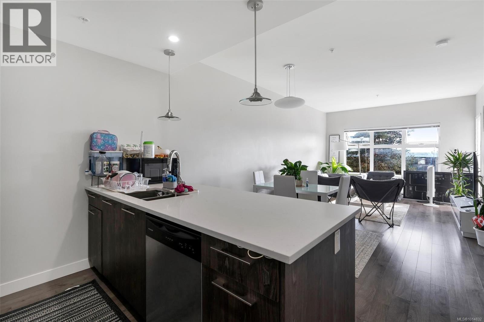 310 1000 Inverness Road, Saanich