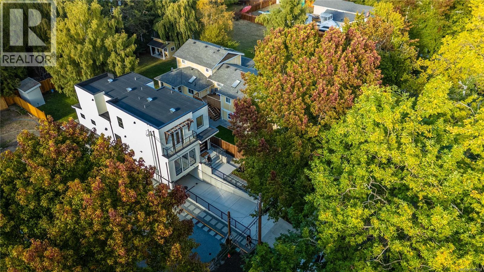  1772 Chandler Avenue, Victoria