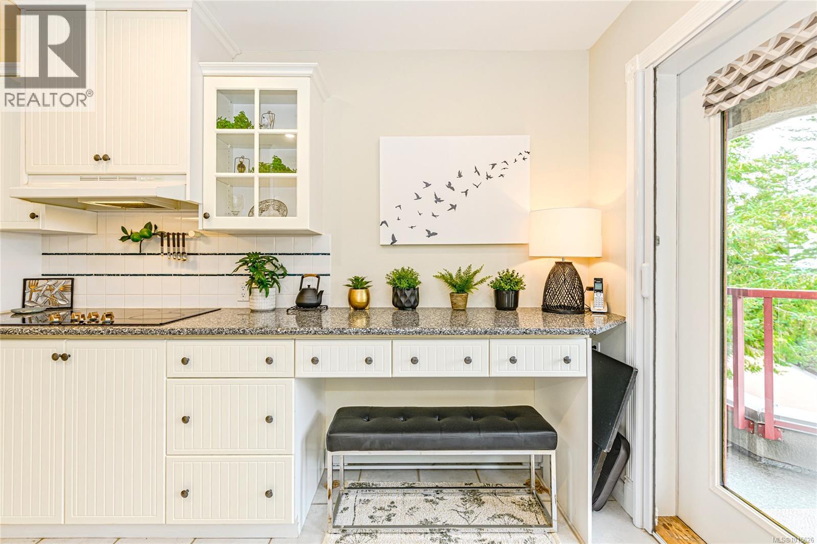 201 940 Boulderwood Rise, Saanich