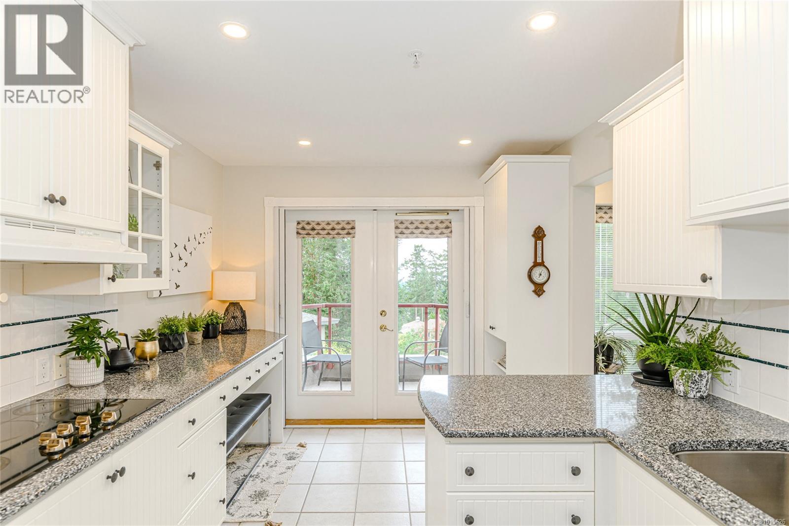 201 940 Boulderwood Rise, Saanich