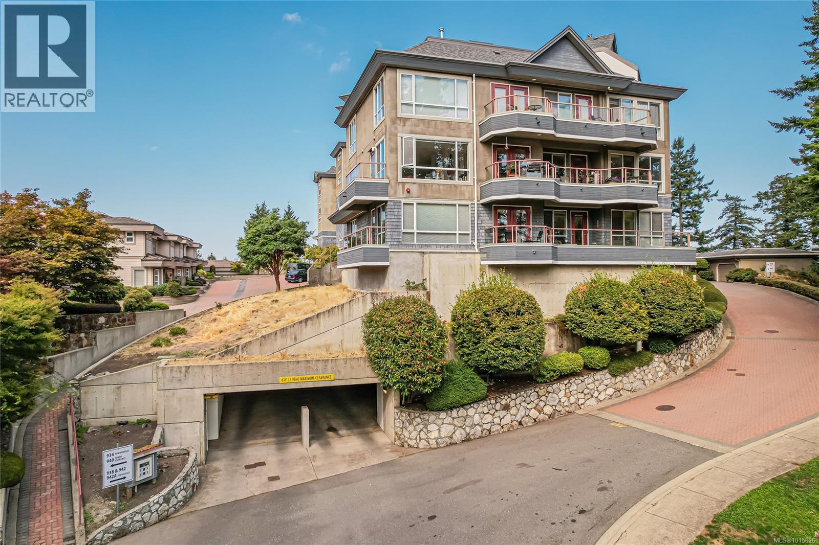 201 940 Boulderwood Rise, Saanich