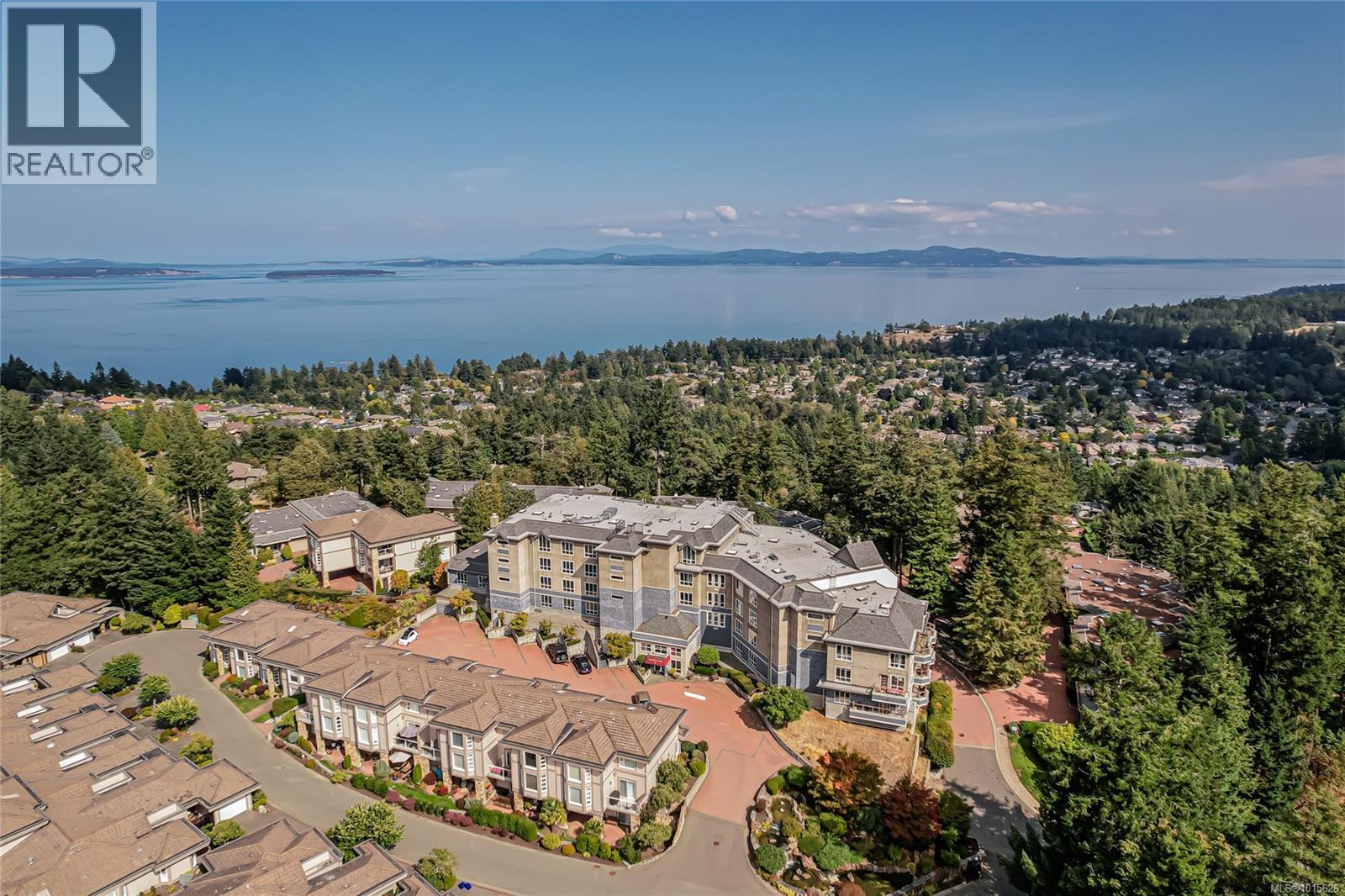 201 940 Boulderwood Rise, Saanich
