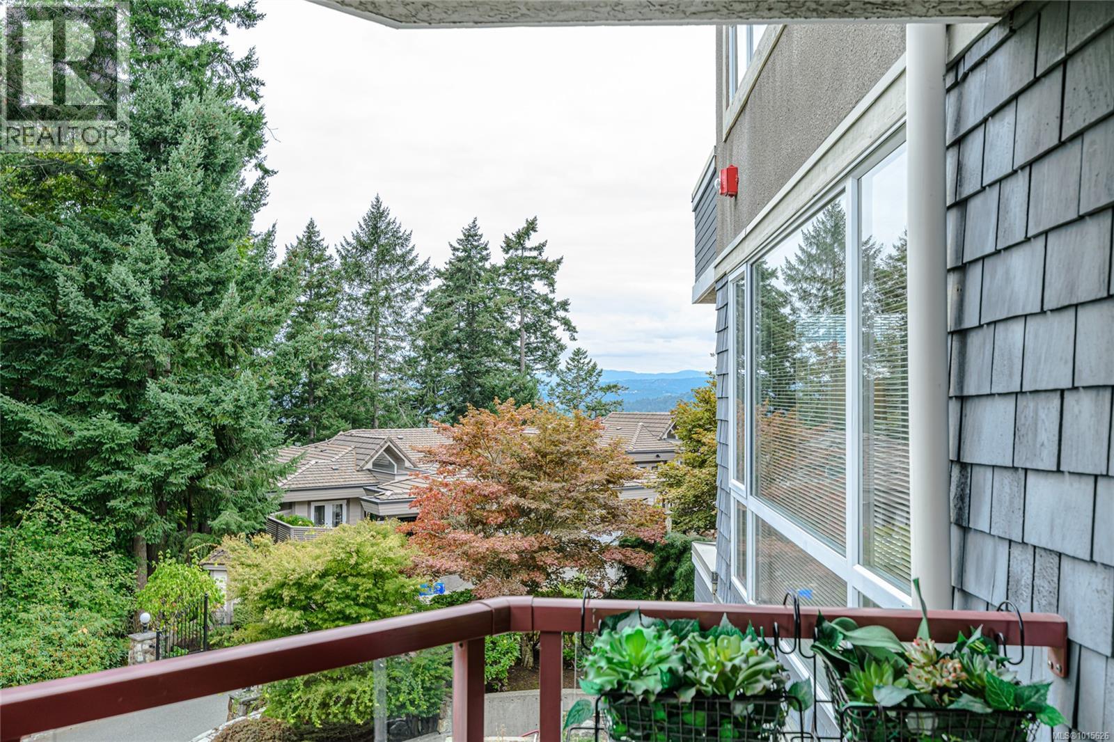 201 940 Boulderwood Rise, Saanich