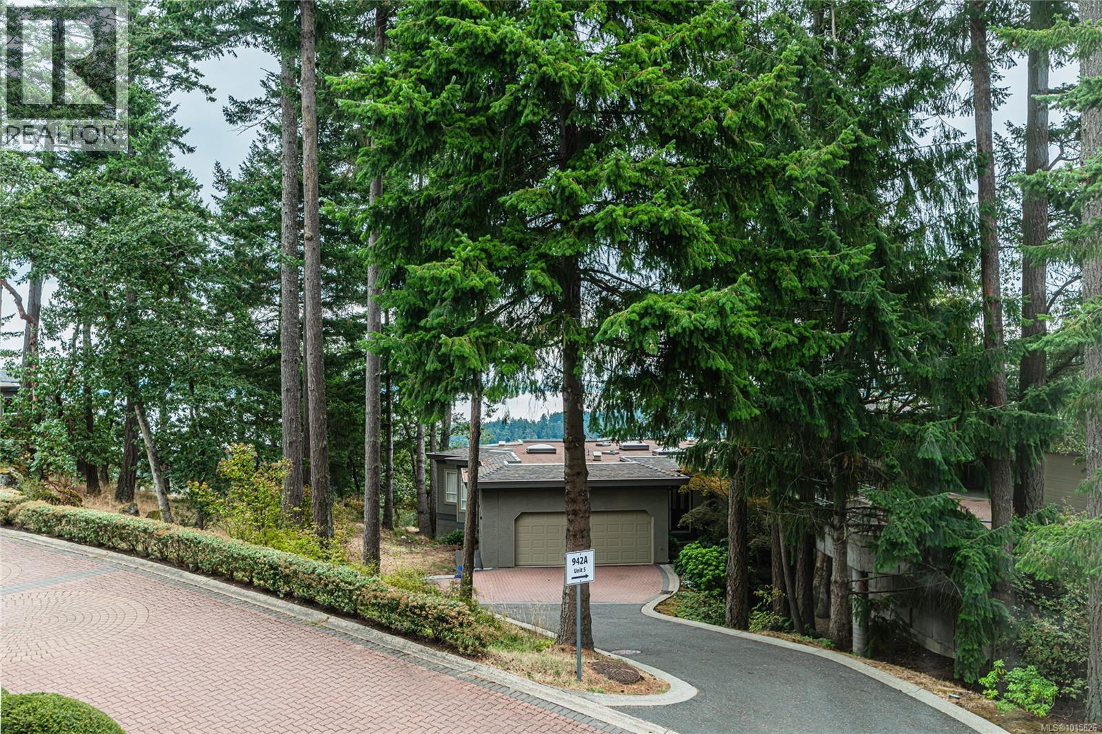 201 940 Boulderwood Rise, Saanich