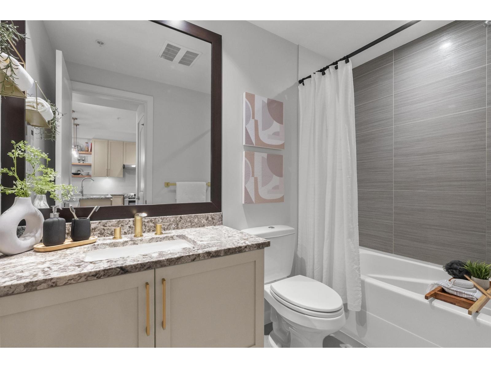 211 6480 194 STREET, Surrey