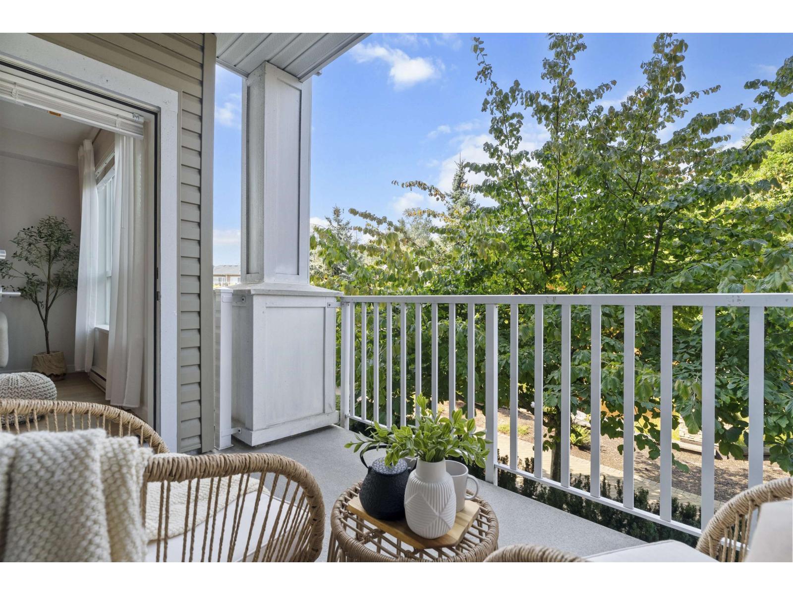 211 6480 194 STREET, Surrey